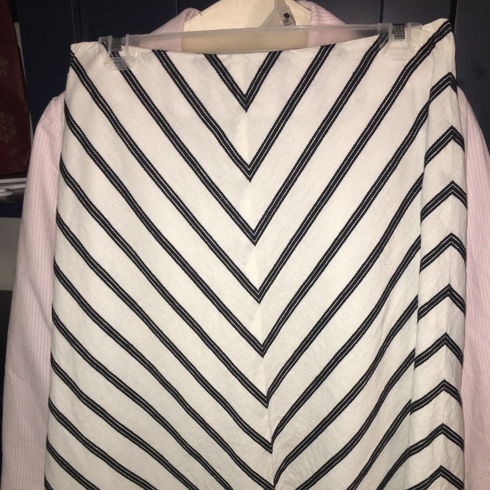 Black/white Chevron skirt, Talbot's Size 6P